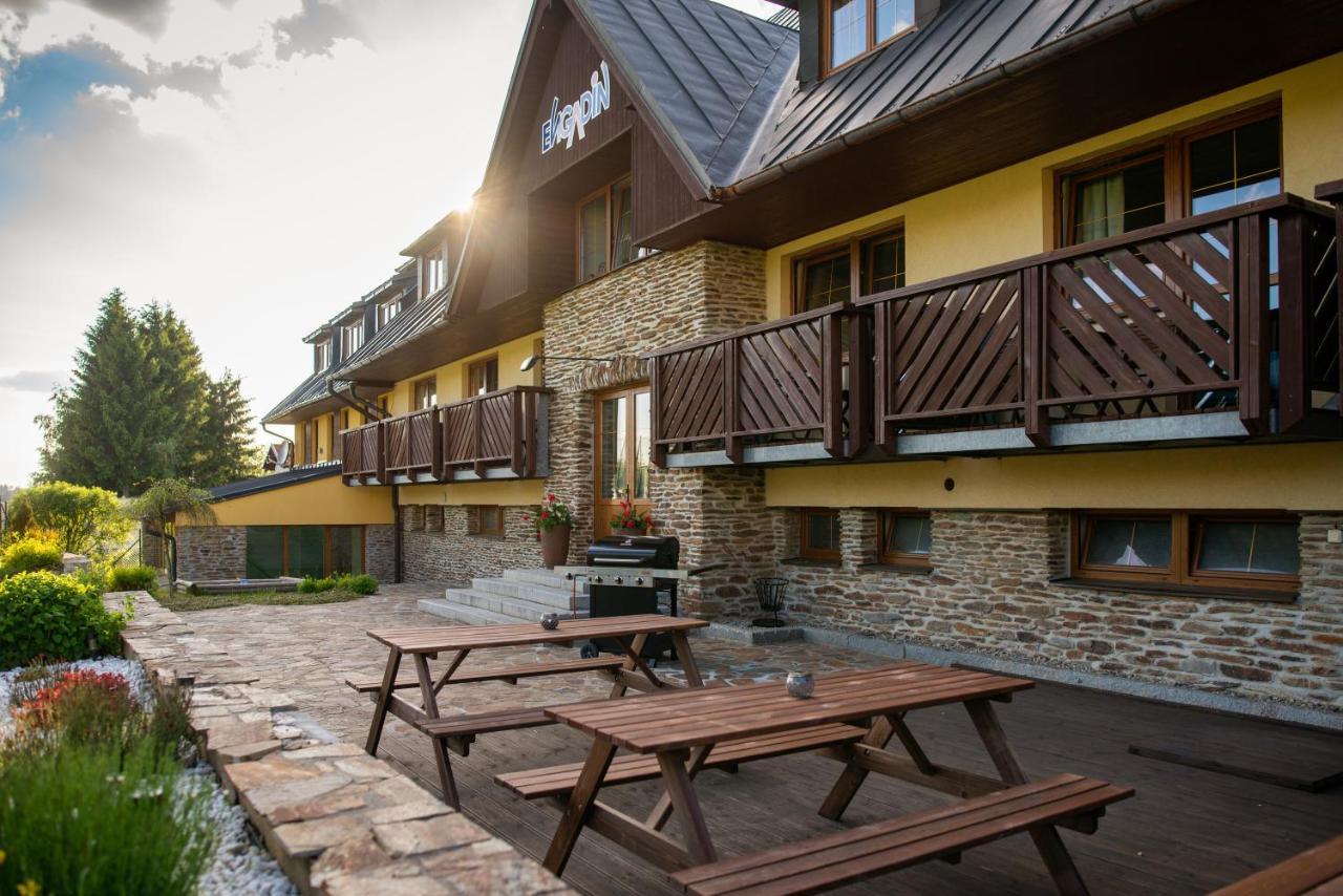 Apartmány Engadin Bozi Dar Exterior foto