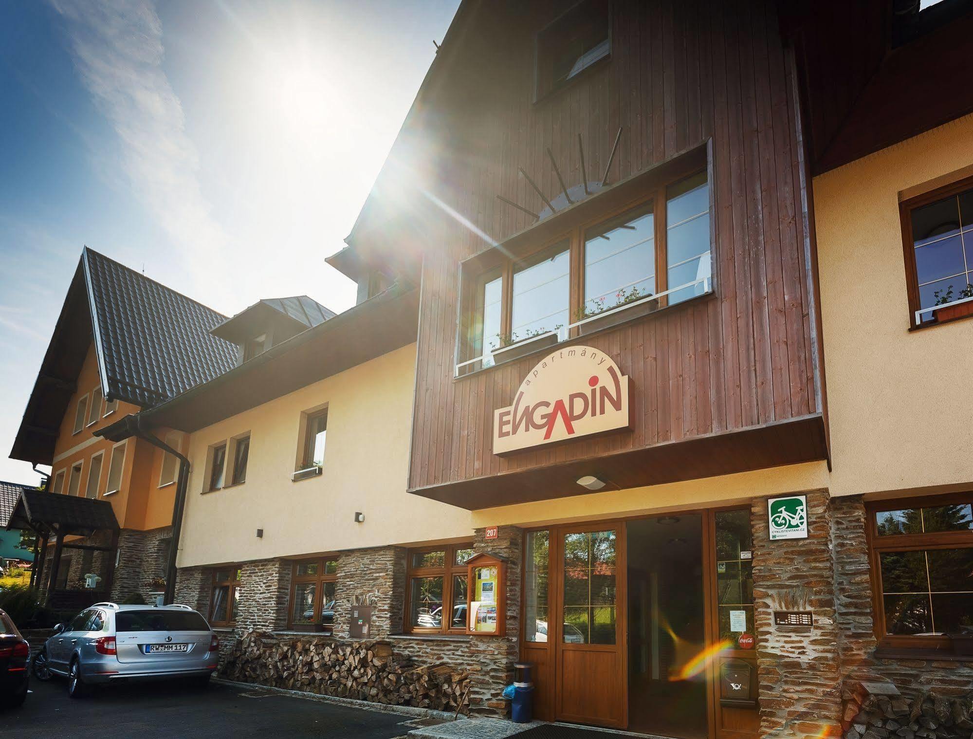 Apartmány Engadin Bozi Dar Exterior foto