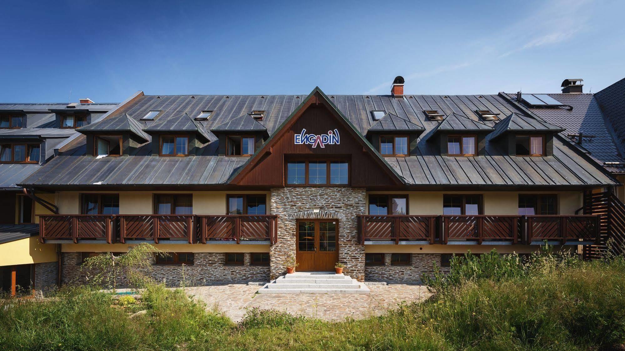 Apartmány Engadin Bozi Dar Exterior foto